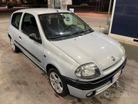 Usata Renault Clio II 58 CV (42 kW) 1999 Blu Berlina