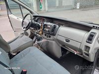 Begagnad Renault Trafic 135 HK (99 kW) 2005 Svart Minibuss
