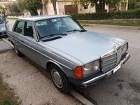 Usata Mercedes 200 108 CV (79 kW) 1984 Grigio Berlina