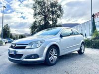 Usata Opel Astra GTC Enjoy 90 CV (66 kW) 2006 Argento Coupé