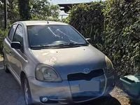 Usata Toyota Yaris 106 CV (77 kW) 2002 Grigio Berlina