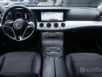Usata Mercedes E220 Premium Plus 200 CV (147 kW) 2022 Grigio scuro Station wagon