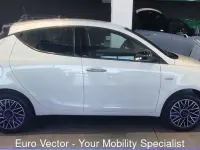 Usata Lancia Ypsilon 70 CV (51 kW) 2024 Bianco Utilitaria