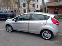 Usata Ford Fiesta Titanium 82 CV (60 kW) 2009 Grigio Utilitaria