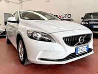 Usata Volvo V40 Momentum 120 CV (88 kW) 2018 Bianco Berlina