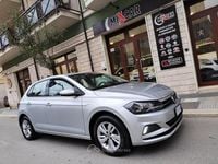 Usata VW Polo 90 CV (66 kW) 2018 Gray Utilitaria