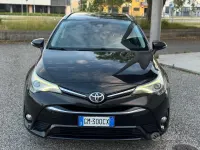 Usata Toyota Avensis Edition-S 143 CV (105 kW) 2016 Nero Station wagon
