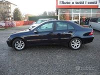 Usata Mercedes C220 Classic 150 CV (110 kW) 2005 Blu Berlina