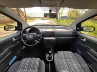 Usata VW Fox 75 CV (55 kW) 2005 Grigio Utilitaria