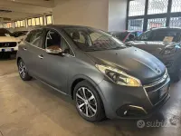 Usata Peugeot 208 GT-line 82 CV (60 kW) 2018 Grigio Utilitaria