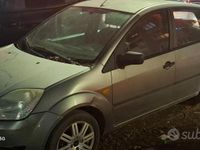 Usata Ford Fiesta 68 CV (50 kW) 2002 Grigio Utilitaria