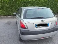 Usata Kia Rio 97 CV (71 kW) 2007 Grigio Berlina