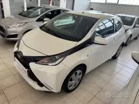 Usata Toyota Aygo Cool 69 CV (50 kW) 2018 Bianco Utilitaria