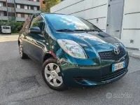 Usata Toyota Yaris 69 CV (50 kW) 2006 Verde Berlina
