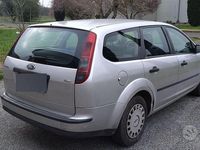 Usata Ford Focus 90 CV (66 kW) 2005 Grigio Station wagon