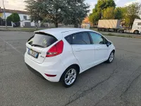 Usata Ford Fiesta 71 CV (52 kW) 2012 Bianco Berlina