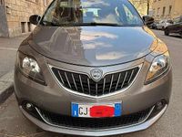 Usata Lancia Ypsilon Gold 69 CV (50 kW) 2022 Argento Utilitaria
