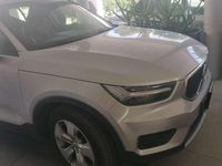 Usata Volvo XC40 Momentum 150 CV (110 kW) 2018 Argento SUV