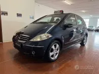 Usado Mercedes A180 Avantgarde 109 CV (80 kW) 2004 Azul Berlina
