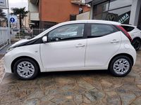 Usata Toyota Aygo Cool 72 CV (52 kW) 2021 Bianco Utilitaria