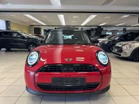Usata Mini Cooper Favoured 114 kW (156 CV) 2025 Rosso Utilitaria