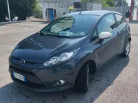 Usata Ford Fiesta 60 CV (44 kW) 2012 Grigio Berlina