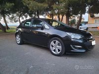 Usata Opel Astra 110 CV (80 kW) 2013 Nero Berlina