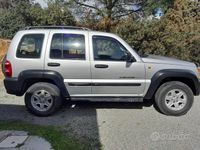 Usata Jeep Cherokee Sport 143 CV (105 kW) 2002 Grigio SUV