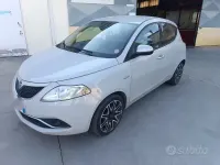 Usata Lancia Ypsilon 69 CV (50 kW) 2016 Grigio Utilitaria