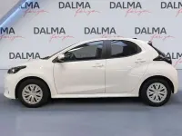 Nuova Toyota Yaris Hybrid Active 116 CV (85 kW) 2026 Super white Berlina