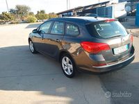 Usata Opel Astra 130 CV (95 kW) 2014 Grigio Berlina