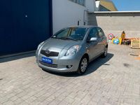 Usata Toyota Yaris 87 CV (63 kW) 2006 Grigio Utilitaria
