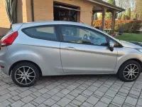 Usata Ford Fiesta 71 CV (52 kW) 2011 Argento Berlina