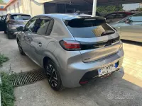 Usata Peugeot 208 Allure 101 CV (74 kW) 2025 Vari colori Utilitaria
