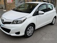 Usata Toyota Yaris 69 CV (50 kW) 2013 Bianco Utilitaria
