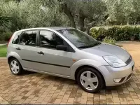 Usata Ford Fiesta 49 CV (36 kW) 2005 Grigio Utilitaria