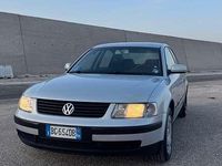 Usata VW Passat Comfortline 110 CV (80 kW) 2000 Argento Berlina