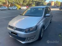 Usado VW Polo 60 CV (44 kW) 2012 Gris Utilitario