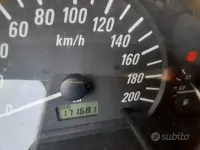 Usata Opel Agila 58 CV (42 kW) 2004 Rosso Monovolume