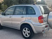 Usata Toyota RAV4 128 CV (94 kW) 2003 Grigio SUV