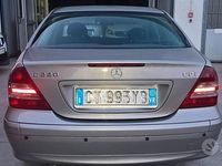 Usata Mercedes C220 Elegance 122 CV (89 kW) 2005 Grigio Berlina