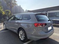 Usata VW Passat Business 122 CV (89 kW) 2023 Moonstone grey Station wagon