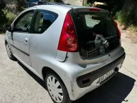 Usata Peugeot 107 54 CV (39 kW) 2006 Argento Utilitaria