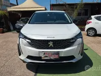 Usata Peugeot 5008 Allure 131 CV (96 kW) 2023 Bianco SUV