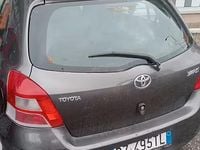 Begagnad Toyota Yaris 100 HK (73 kW) 2010 Grå Halvkombi