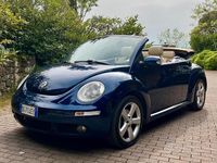Usata VW New Beetle 105 CV (77 kW) 2007 Blu Utilitaria