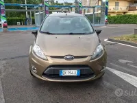 Usata Ford Fiesta 60 CV (44 kW) 2011 Marrone Berlina
