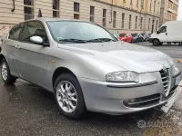 Usata Alfa Romeo 147 105 CV (77 kW) 2002 Grigio Utilitaria