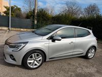 Usata Renault Clio V 91 CV (66 kW) 2022 Grigio Berlina