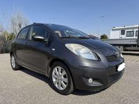 Usata Toyota Yaris Sol 90 CV (66 kW) 2009 Grigio Utilitaria